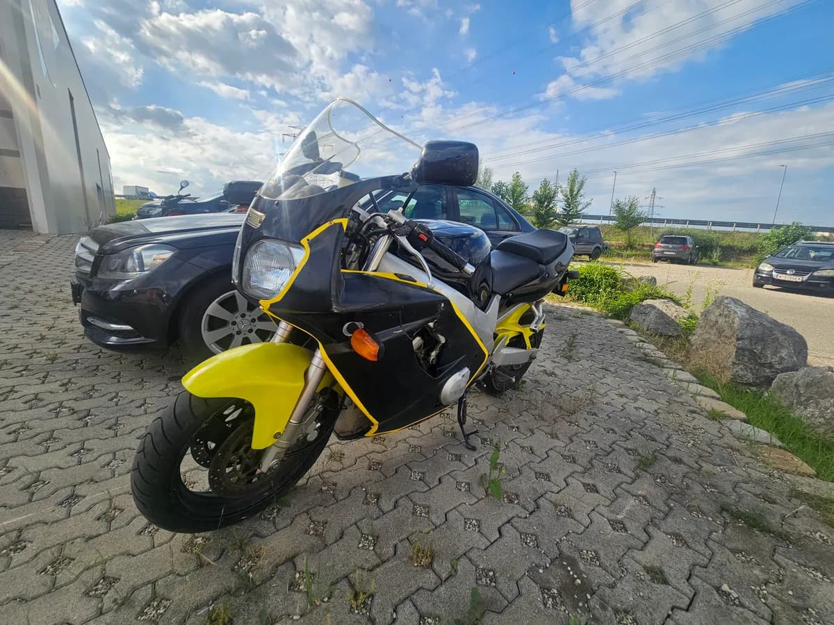 Yamaha FZR