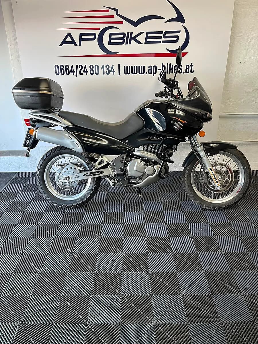 Suzuki XF