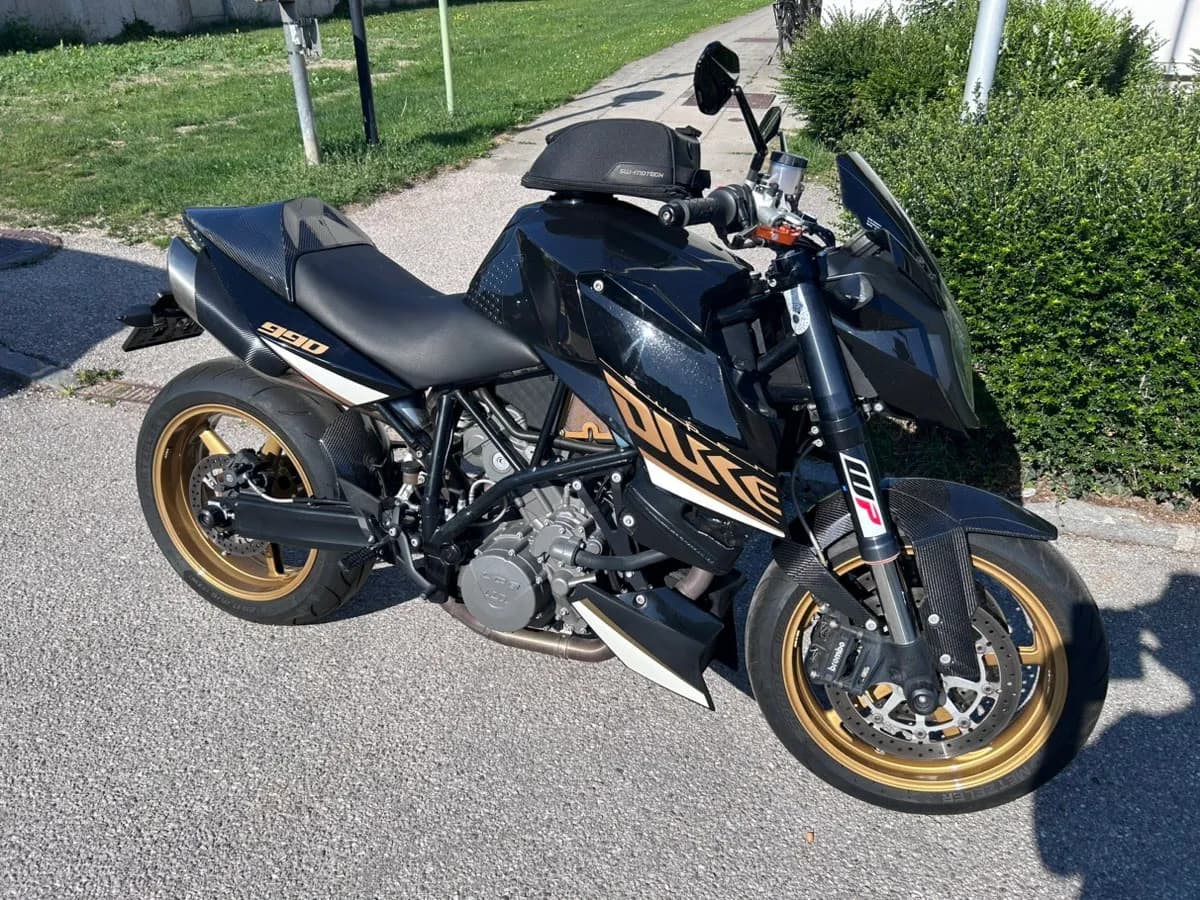 KTM 990