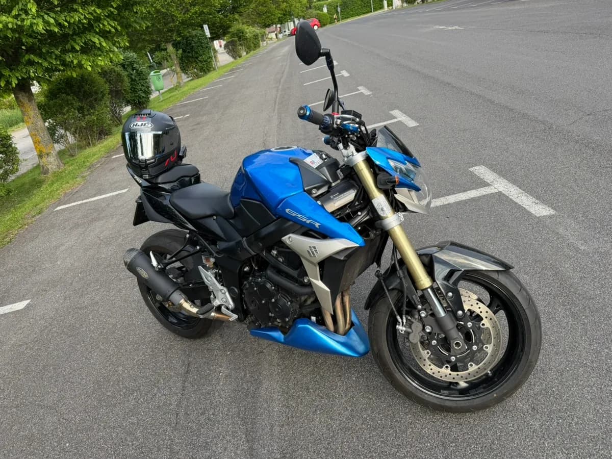 Suzuki GSR