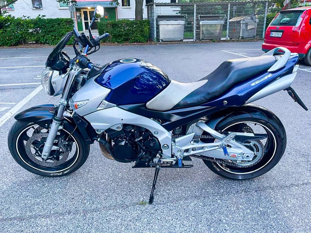 Suzuki GSR
