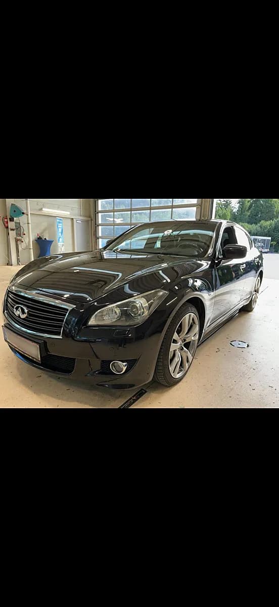Infiniti M