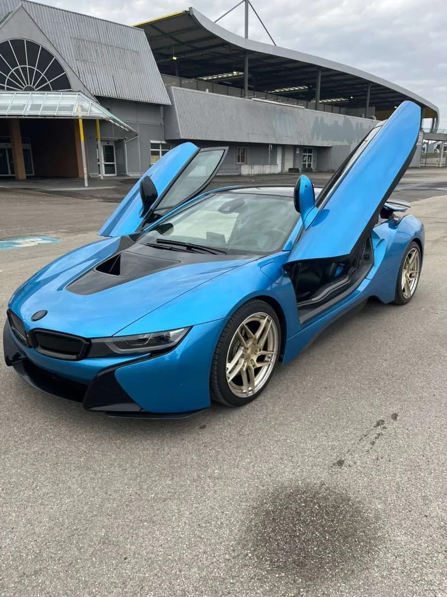 BMW i8