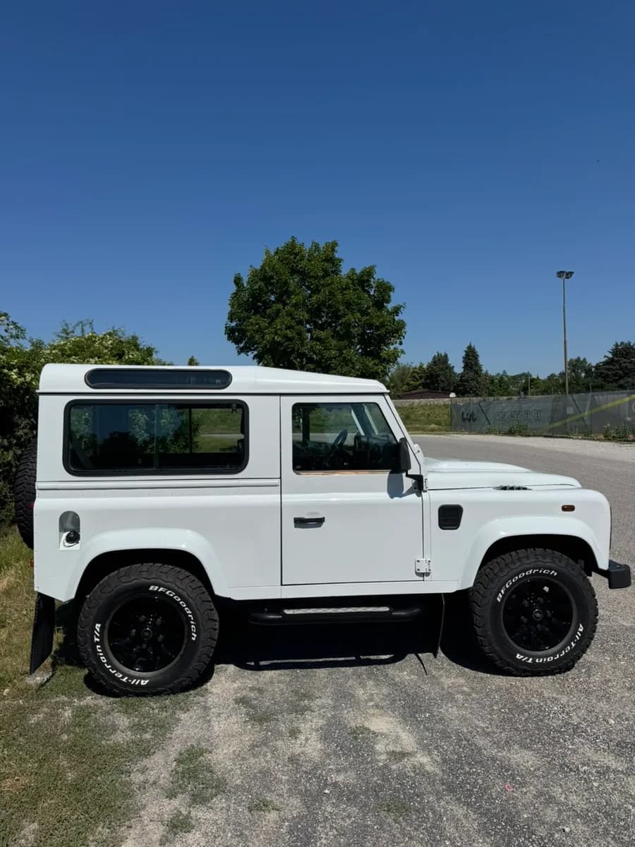 Land Rover Defender