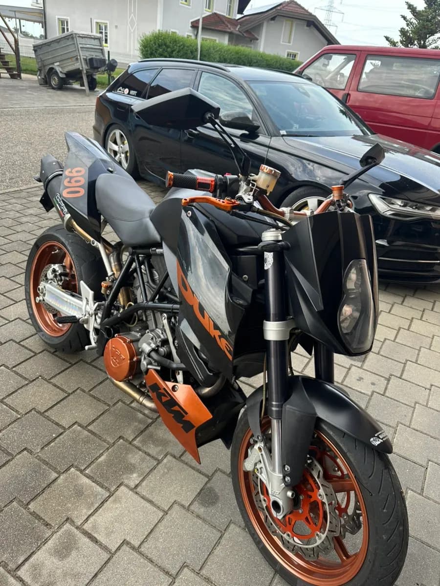 KTM 990
