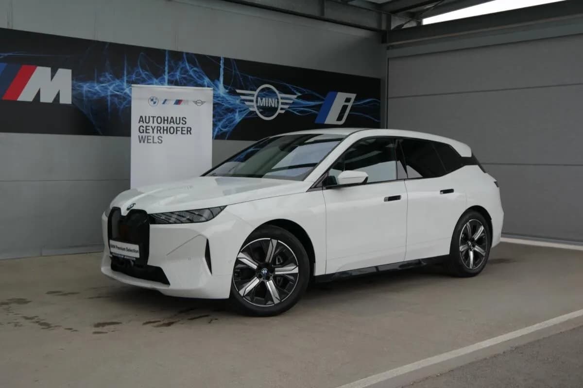 BMW iX