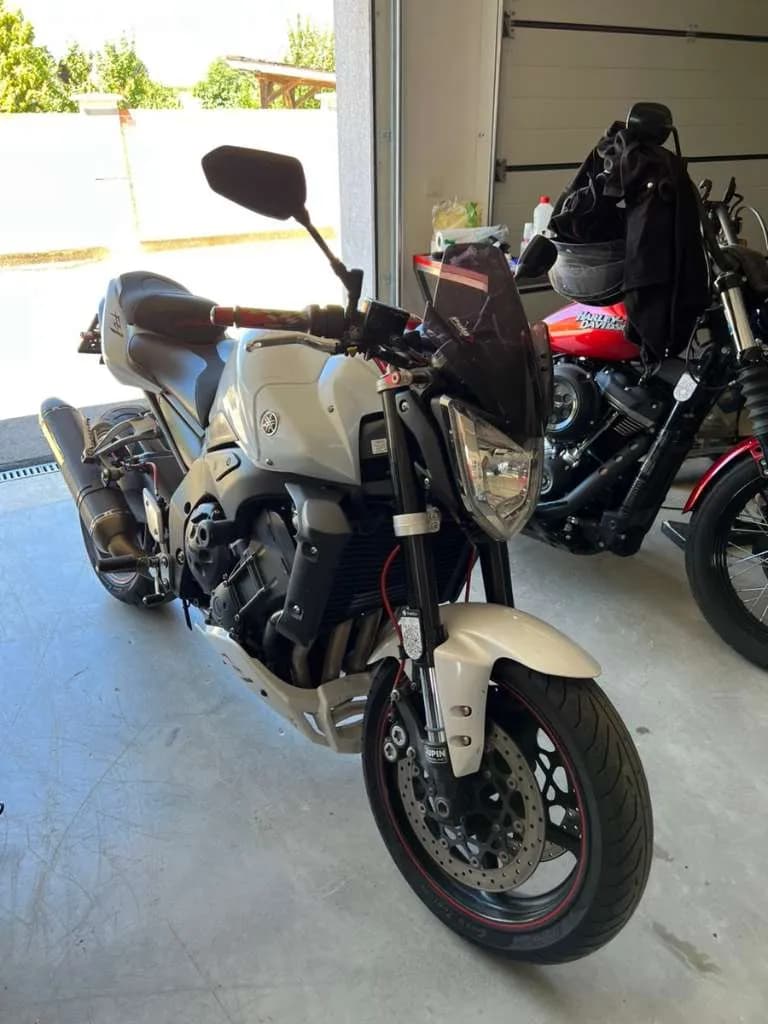 Yamaha FZ 1