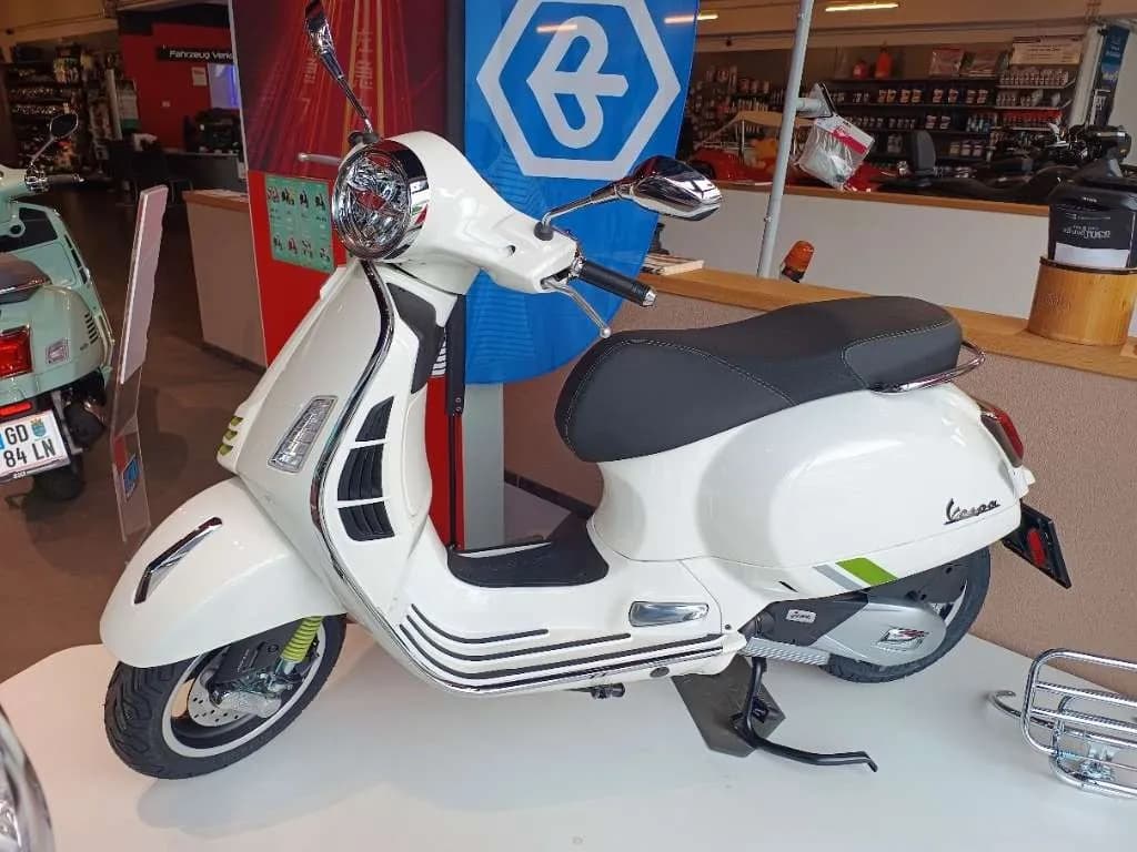 Vespa GTS