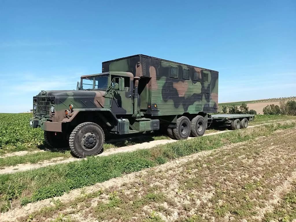 Sonstige M934 CamperVan + M1061 Trailer