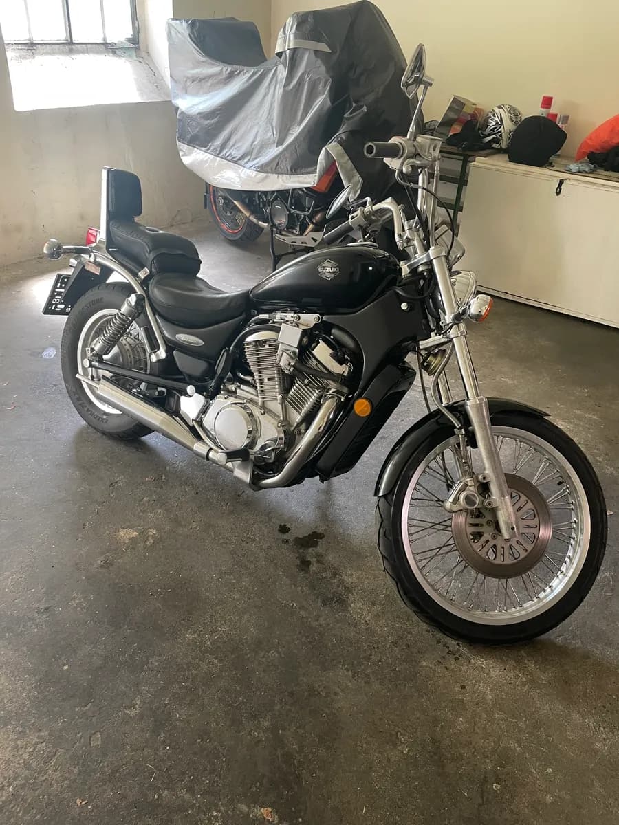 Suzuki VS