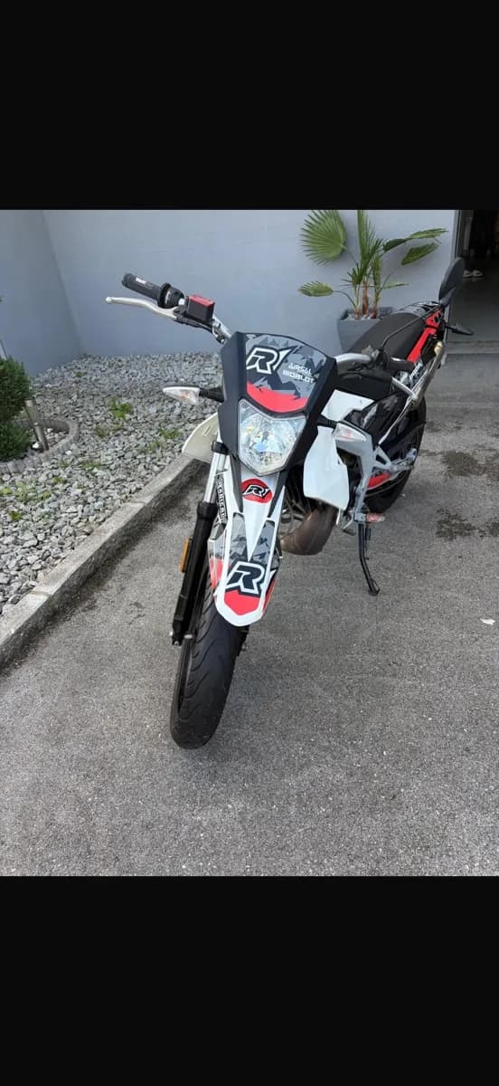 Aprilia SX