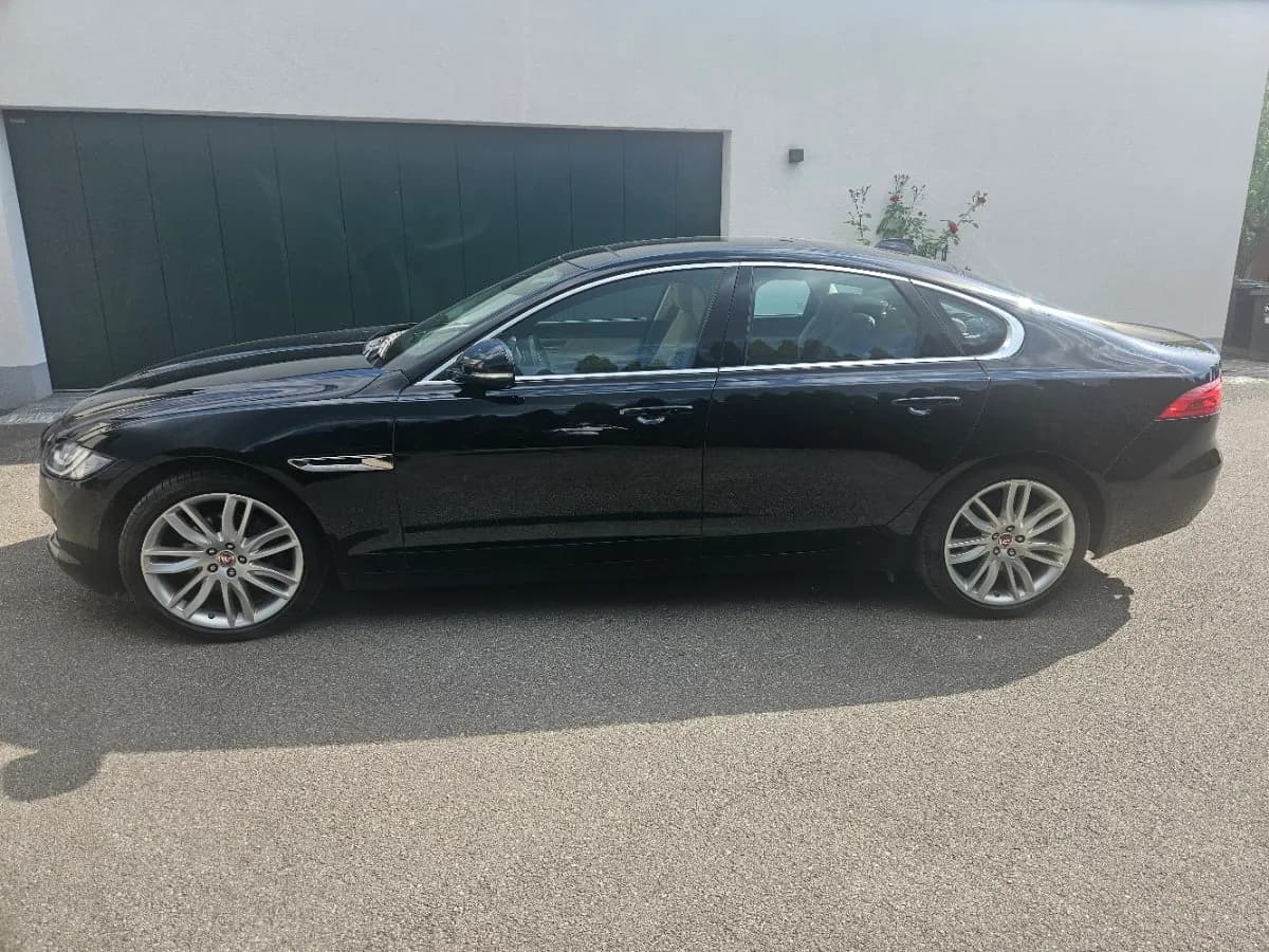 Jaguar XF