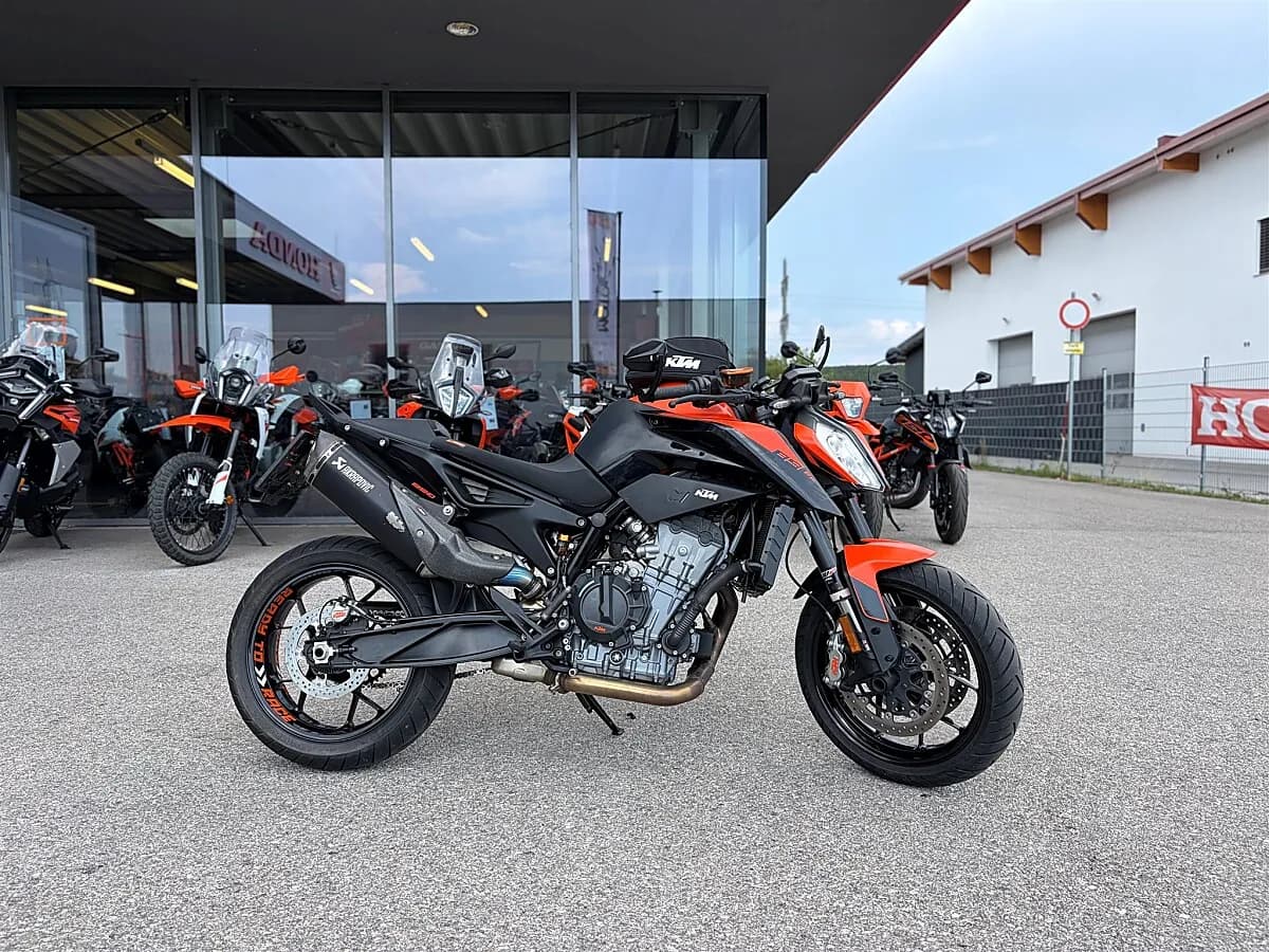 KTM 890