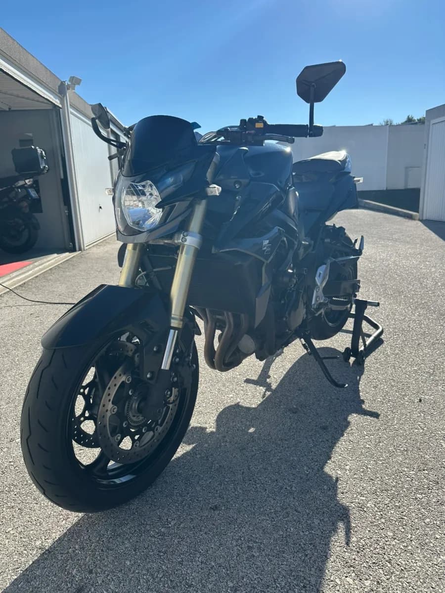 Suzuki GSR