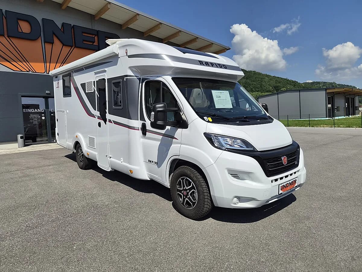 Rapido Rapido 686F mit Queensbett ...