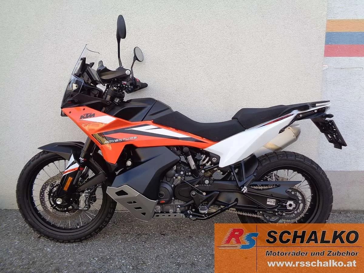 KTM 890
