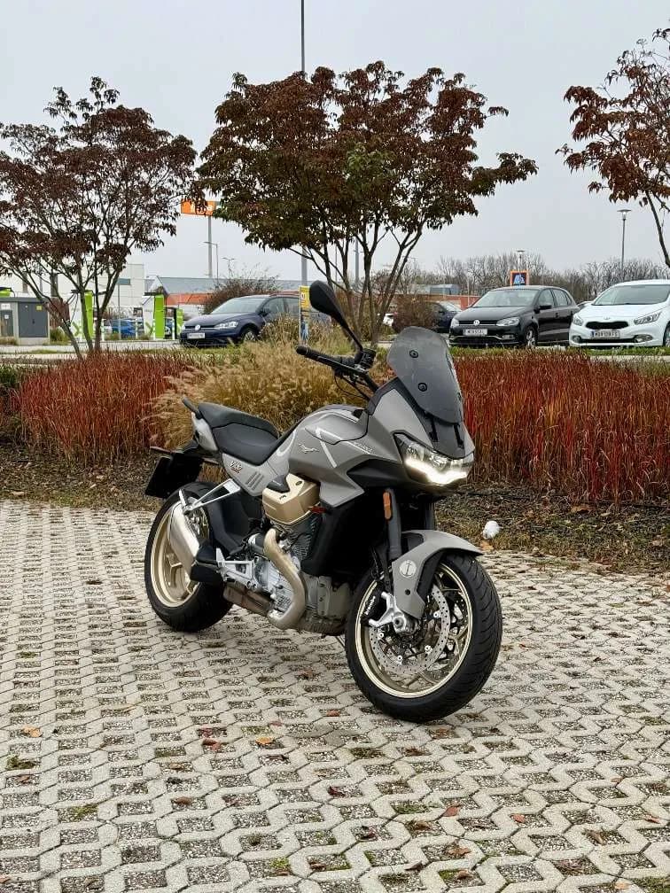 Moto Guzzi V100