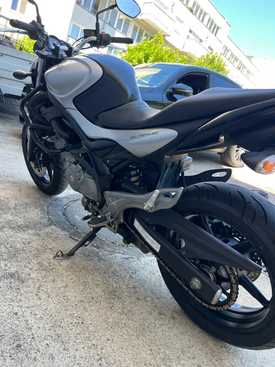 Suzuki SV
