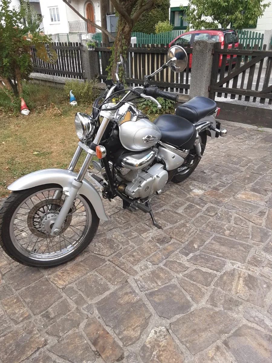 Suzuki Intruder