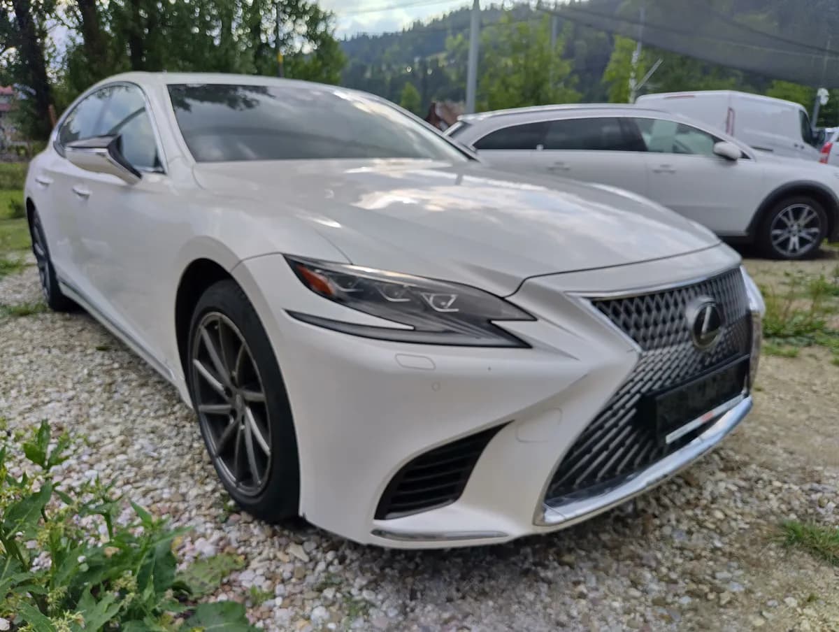 Lexus LS