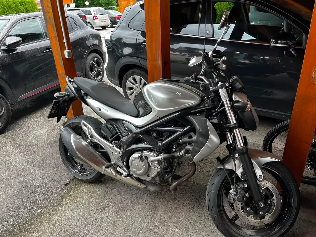 Suzuki SV