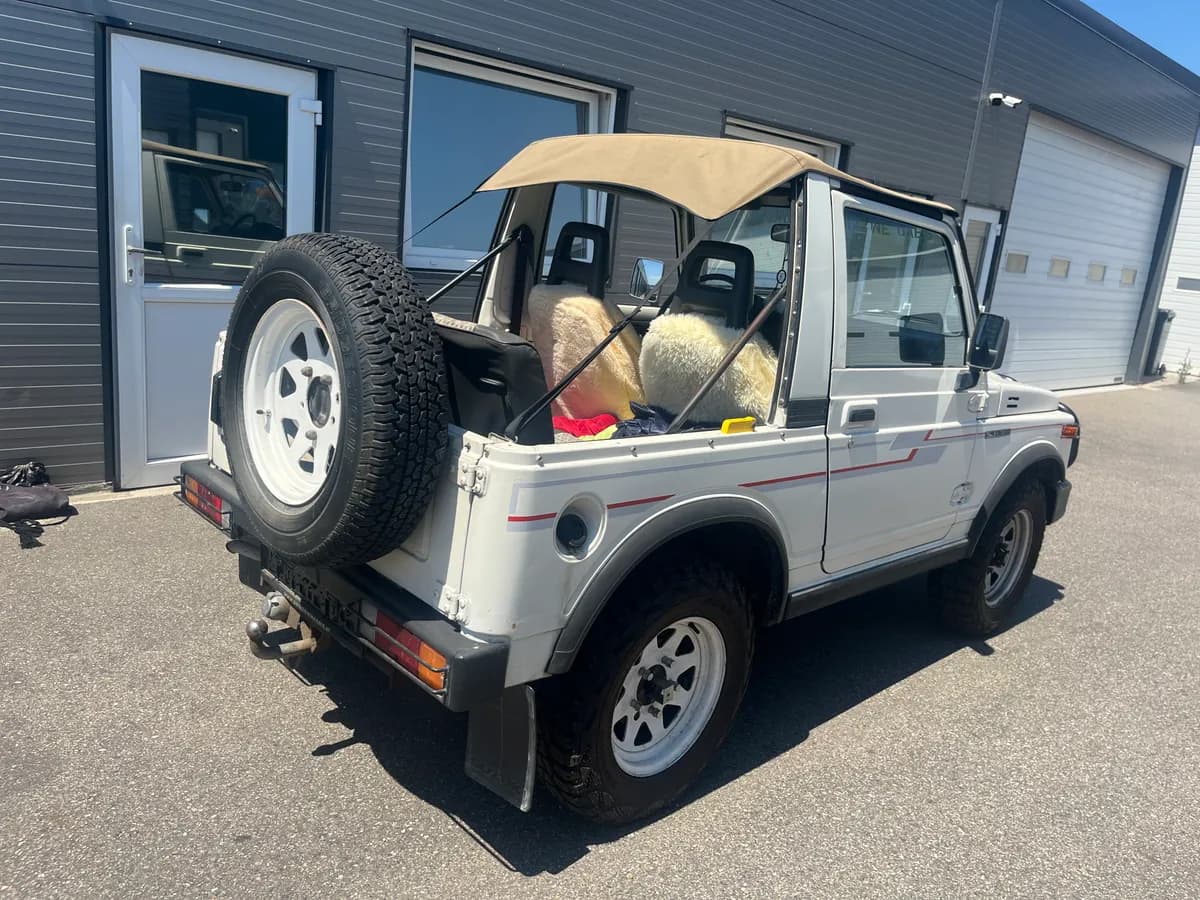 Suzuki SJ 413