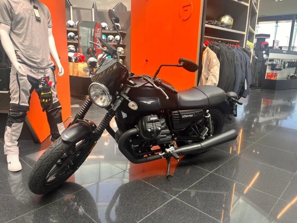 Moto Guzzi V7