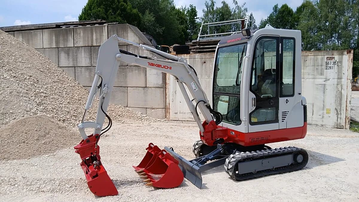 Takeuchi Sonstige