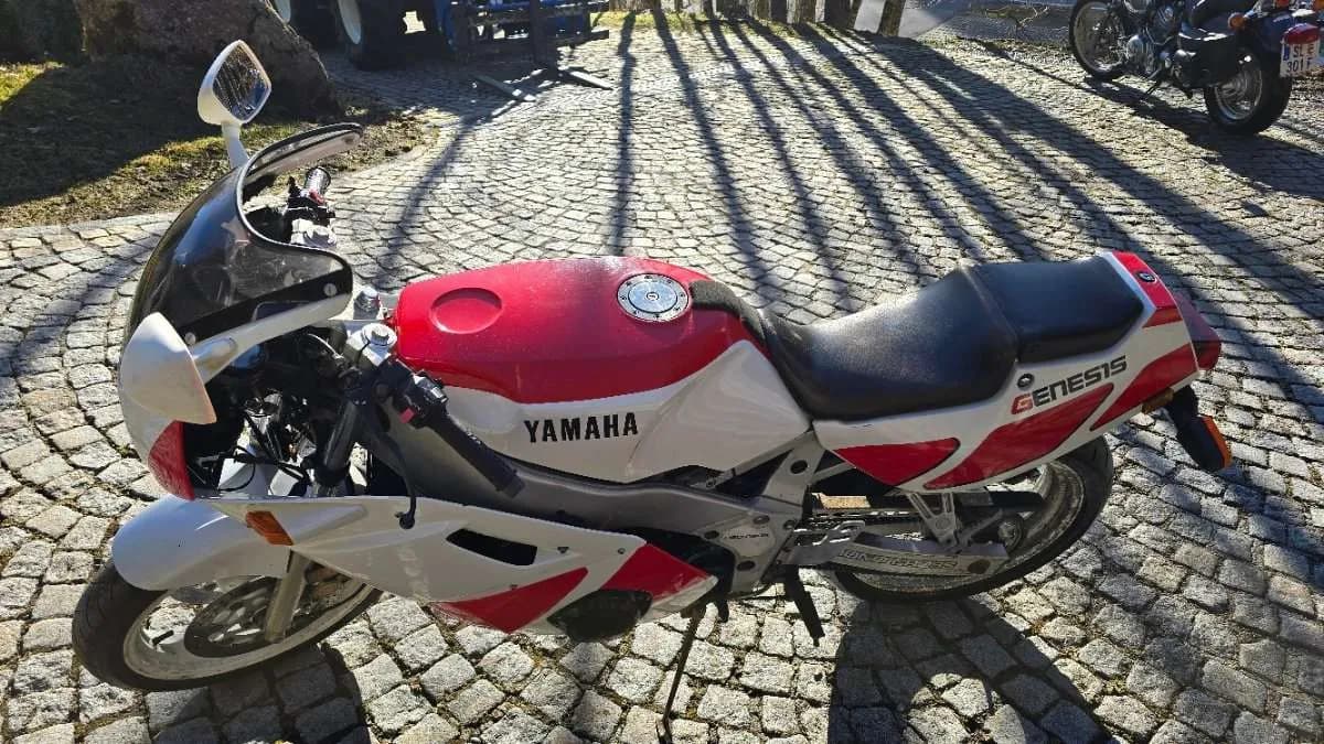 Yamaha FZR