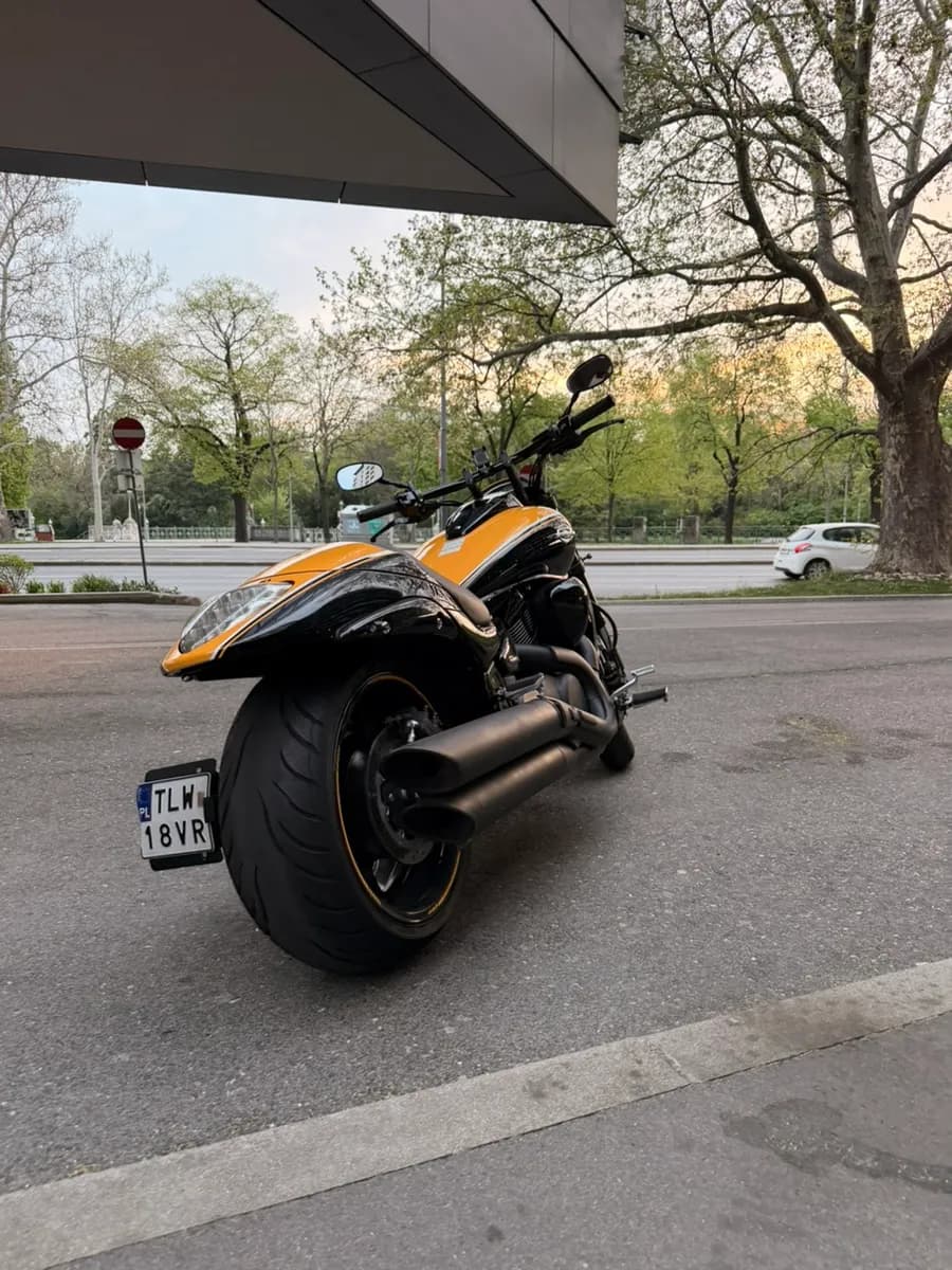 Suzuki Intruder