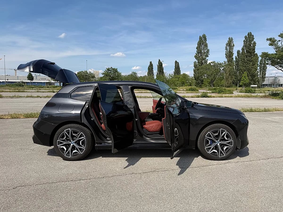 BMW iX