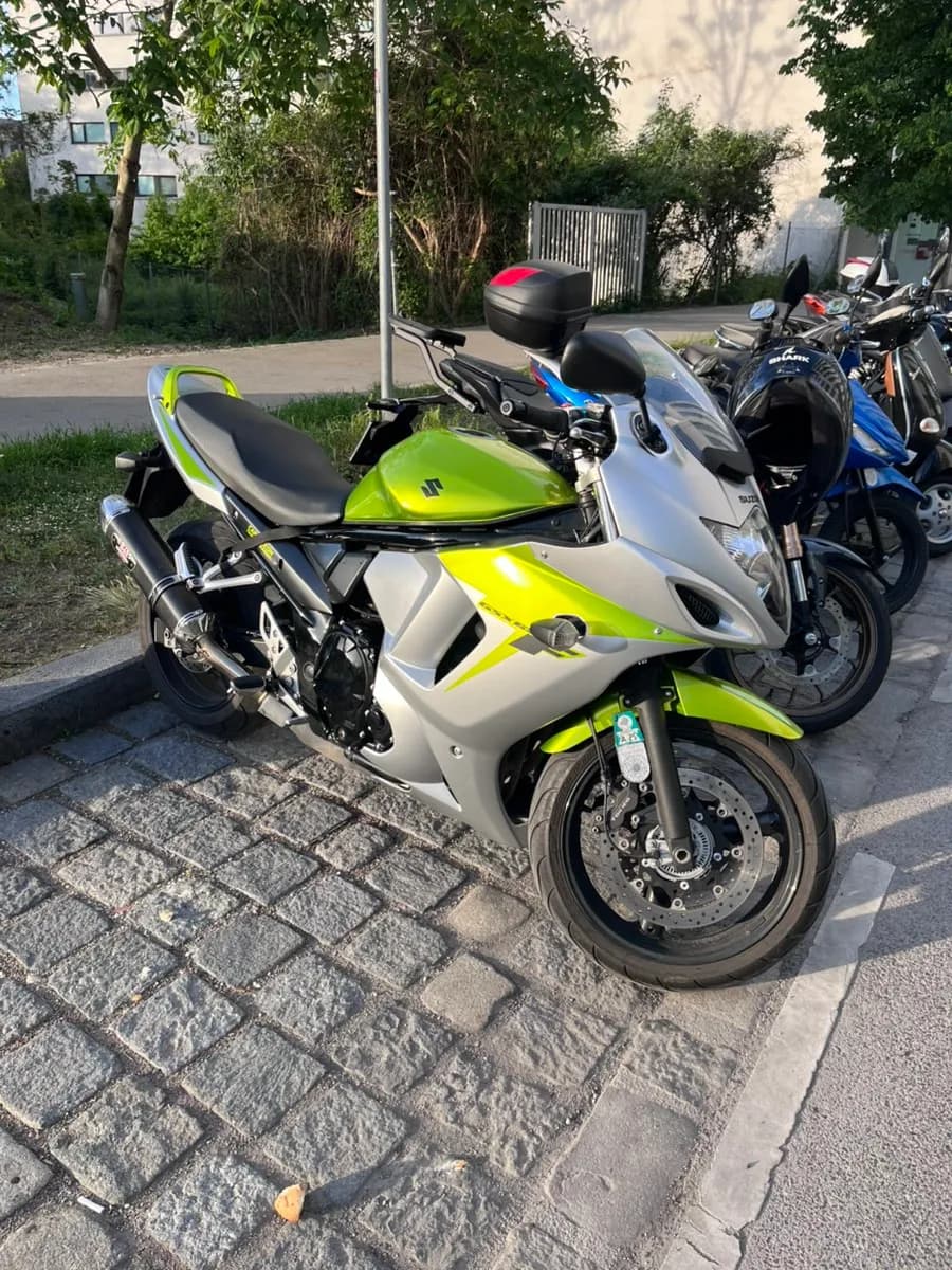 Suzuki GSX