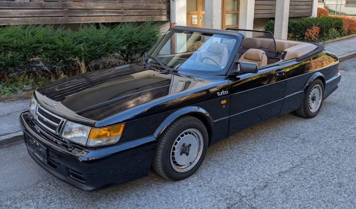 Saab 900